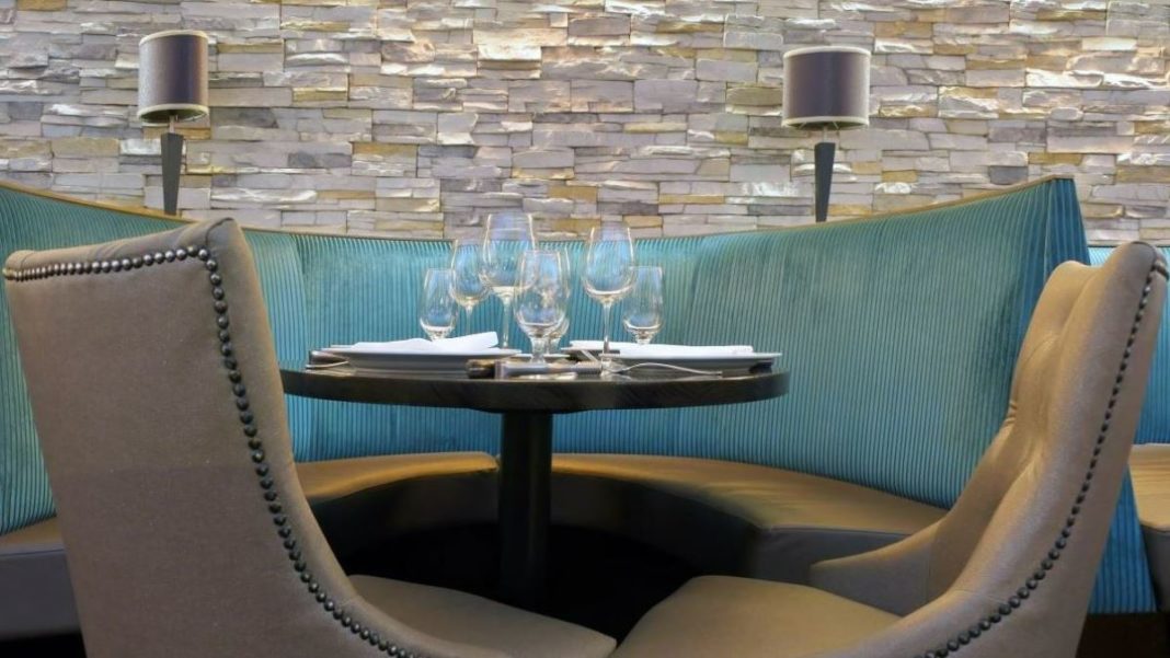 Why Booth Seating Is a Great Idea for Your Restaurant