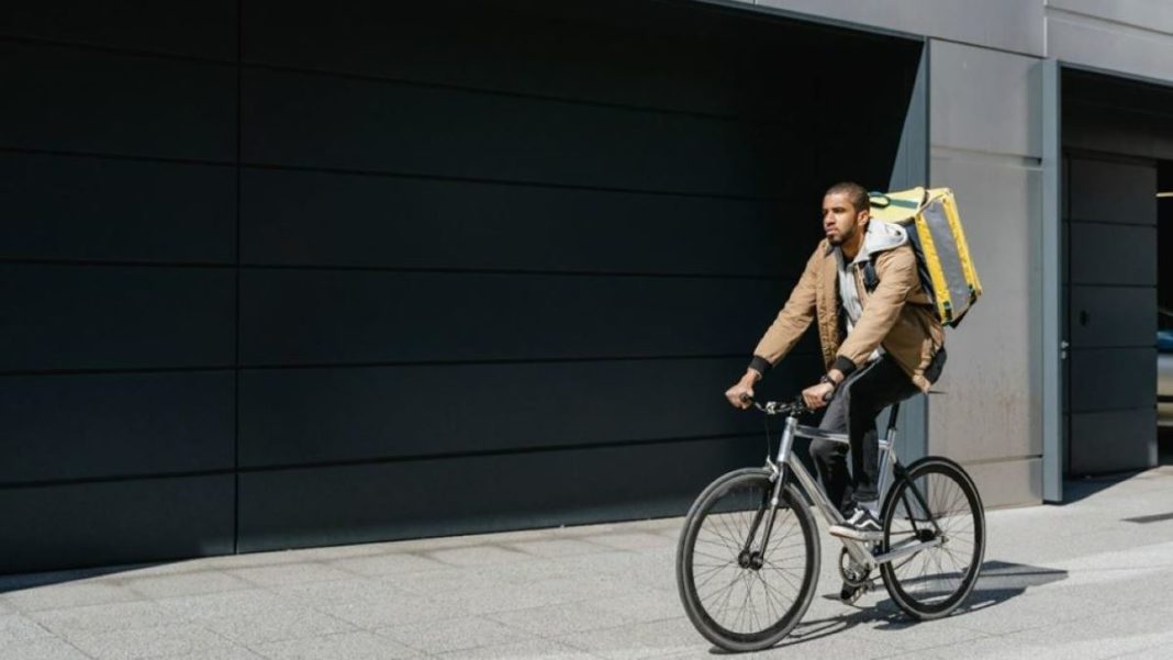 Regular Bike or E-Bike: Which Is Better for a Delivery Service?